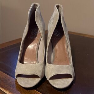 Vince Camuto Gray Peep-Toe Women's Shoes Size 8. Never worn!!